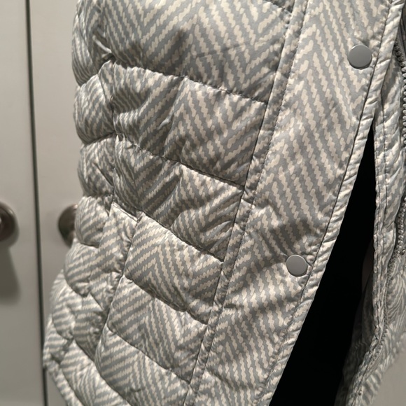 Gap classic print puffer vest - Picture 3 of 5